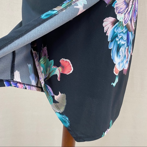 Bebe Off Shoulder Floral Dress - Picture 5 of 13